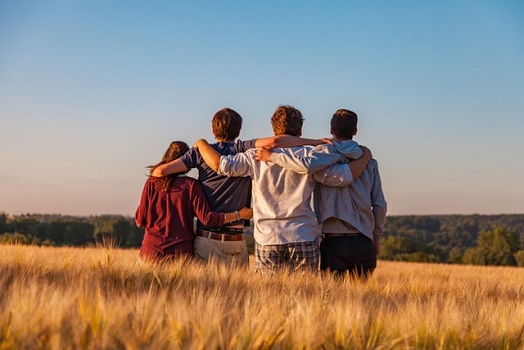 Il Risorto non vuole smettere di essere nostro compagno di viaggio.