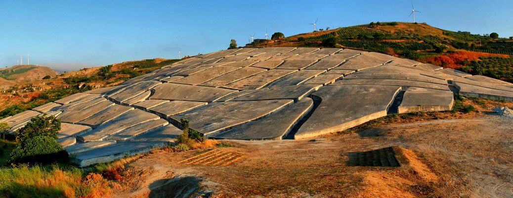 Costruire: termine difficile, profondo, suggestivo. Oggi ce n'è più che mai bisogno. Cosa serve per farlo?