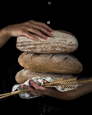 La presenza di Gesù, il suo pane quotidiano, ci dà la vera libertà dalle nostre paure più profonde.