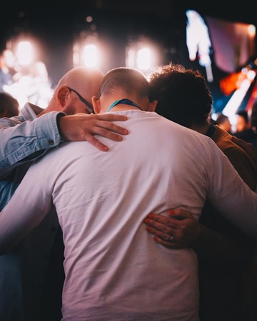 Gesù ci insegna la preghiera di intercessione.